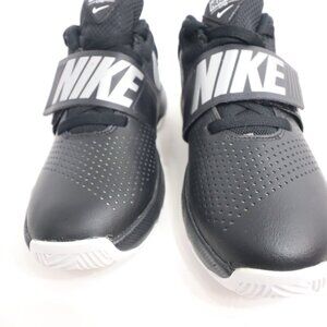 Nike Team Hustle D 8 Black GS 881941-001.  size us Y4